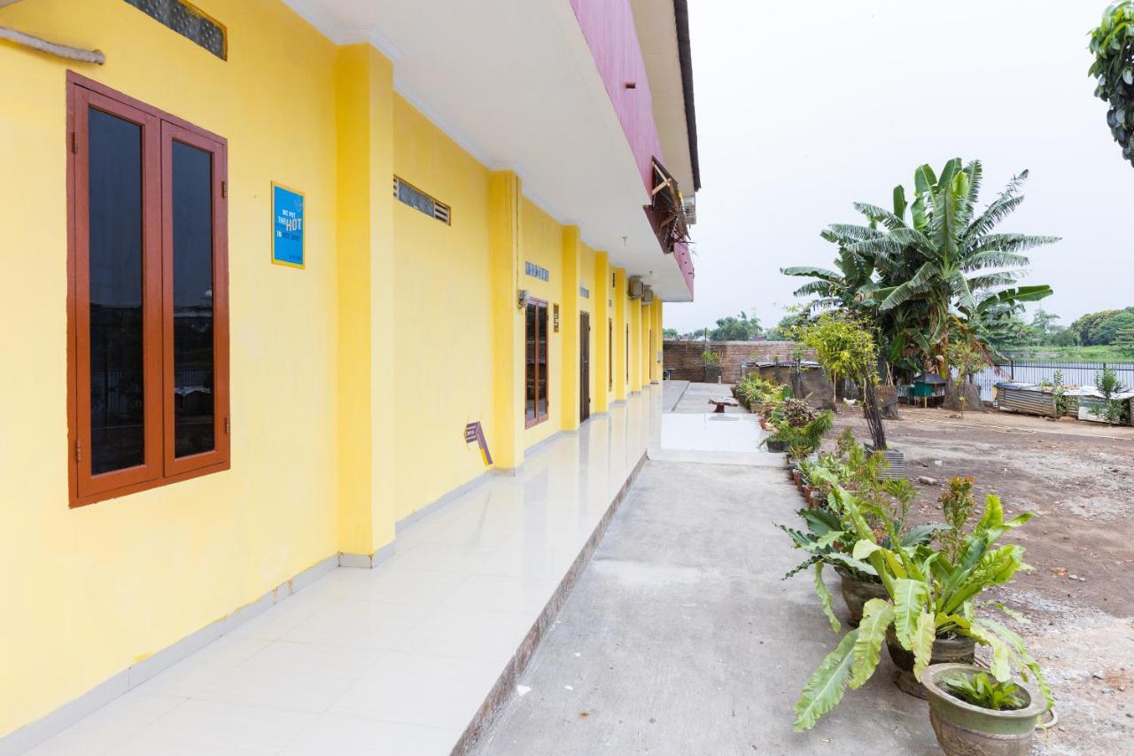 Spot On Oyo 1988 Pondok Seril Syariah Makassar Exterior foto